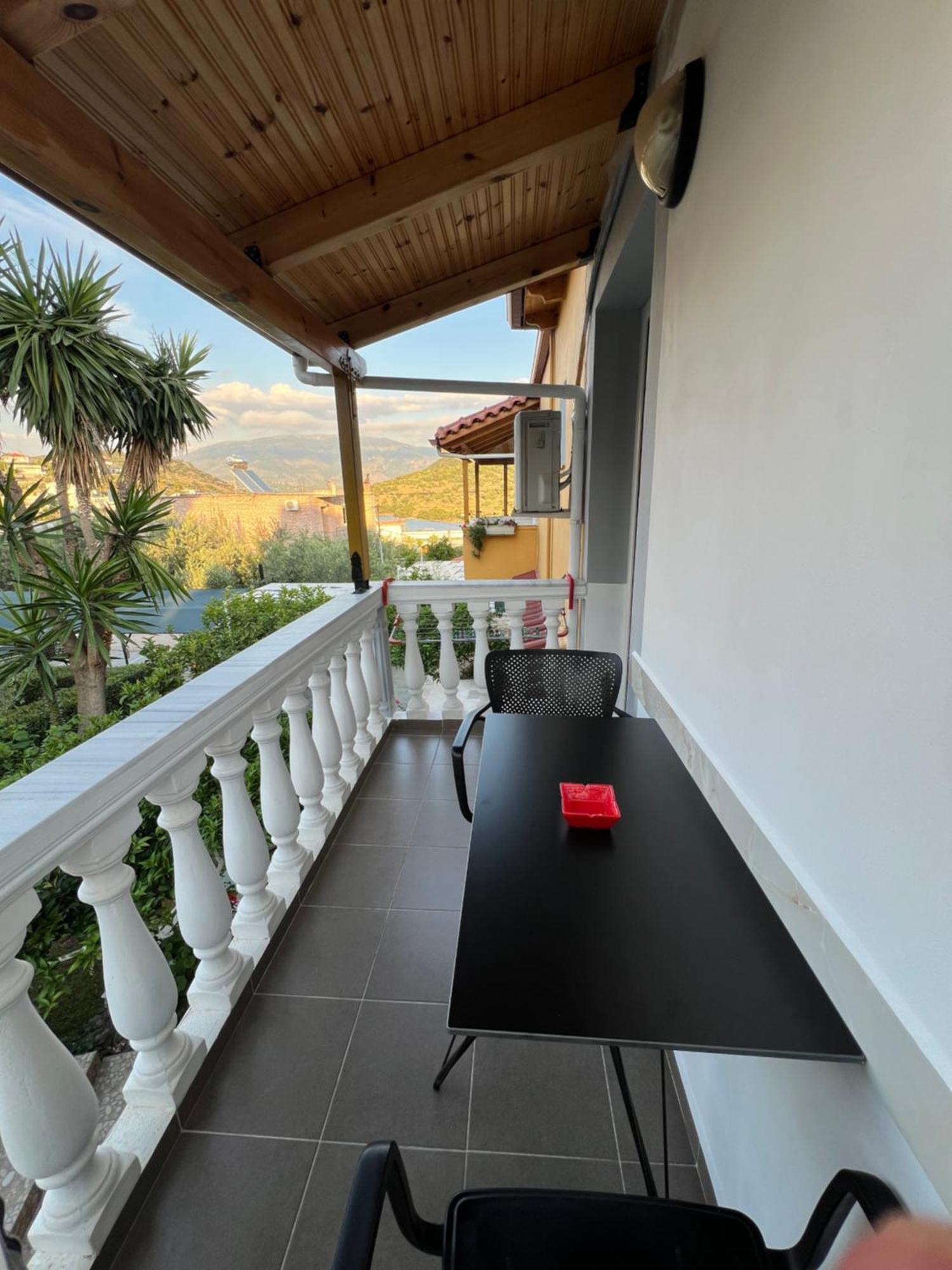 Golden Villa Ksamil Bilik gambar